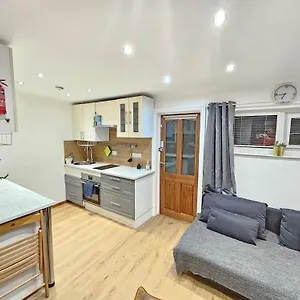 Apartment, Tv, Wifi Kitchen Parking, Wembley Elizabeth Line Apartment Northolt (Greater London)
